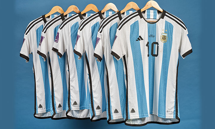 قمصان ميسي في كأس العالم تعرض للبيع ويُتوقّع أن تصبح مجموعة المقتنيات الرياضية الأعلى قيمة على الإطلاق